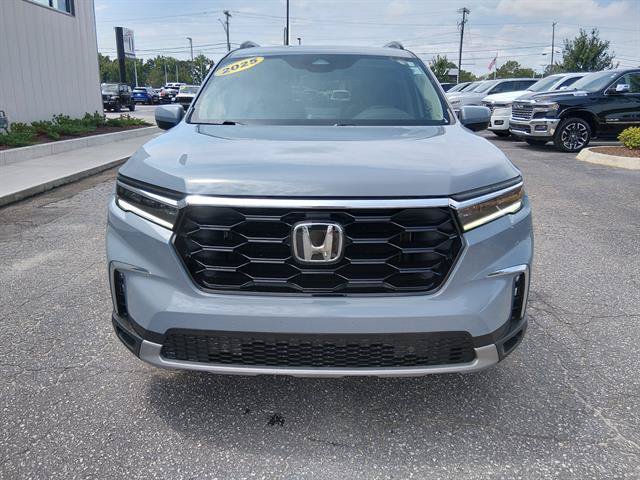 Used 2025 Honda Pilot Touring image 8