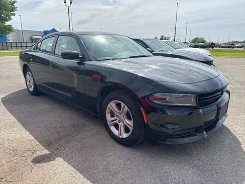 Used 2022 Dodge Charger SXT w/ Leather Interior Group image 4