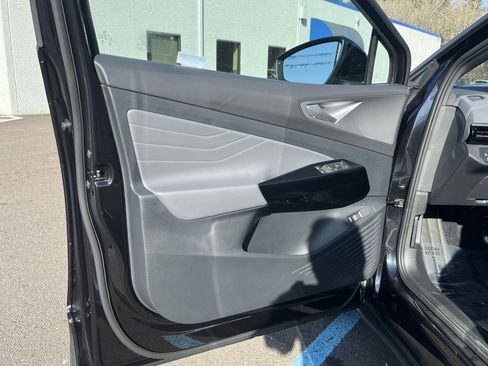 Used 2023 Volkswagen ID.4 Pro S image 16