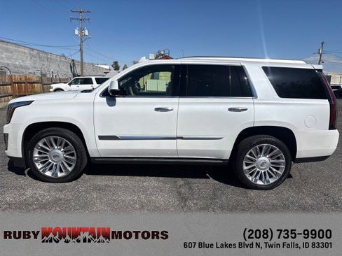 Used 2017 Cadillac Escalade Platinum AWD/4WD image 4