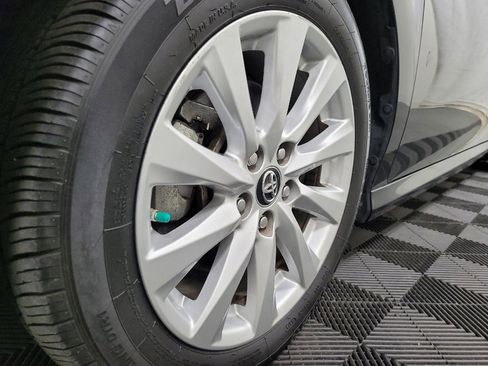 Used 2019 Toyota Camry LE FWD image 31