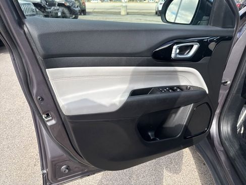 Certified 2024 Jeep Compass Limited image 18