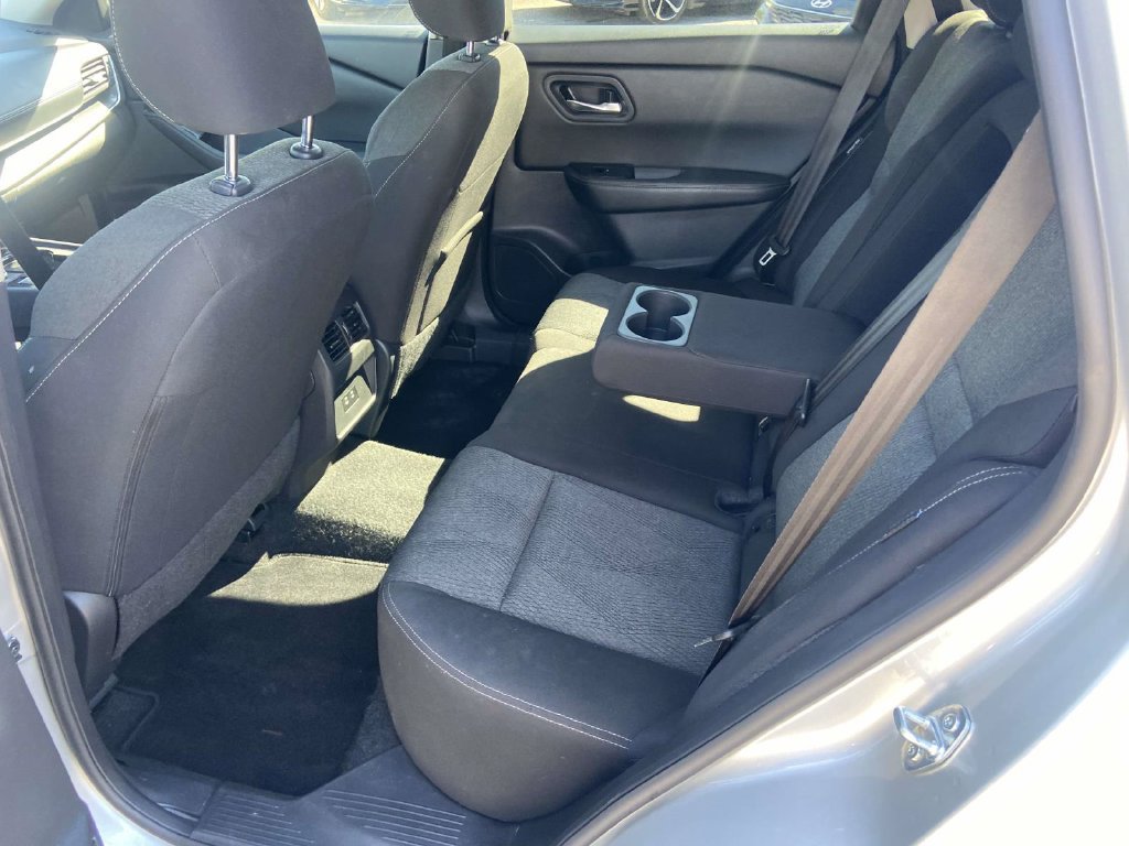 Used 2025 Nissan Rogue SV AWD/4WD image 16