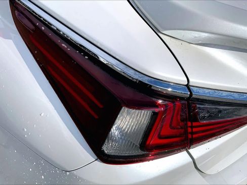 Used 2022 Lexus ES 300h w/ Premium Package image 29