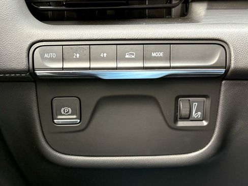 Certified 2022 Cadillac Escalade Luxury image 28