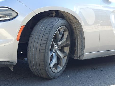 Used 2015 Dodge Charger SXT image 31