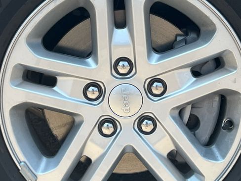 New 2025 Jeep Grand Cherokee Laredo w/ Luxury Tech Group I image 13