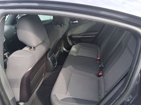 Used 2019 Dodge Charger SXT RWD image 9