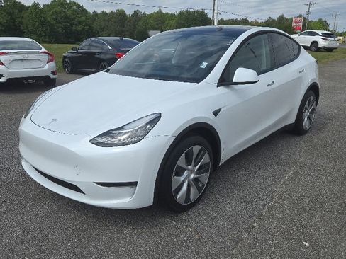 Used 2023 Tesla Model Y AWD image 1