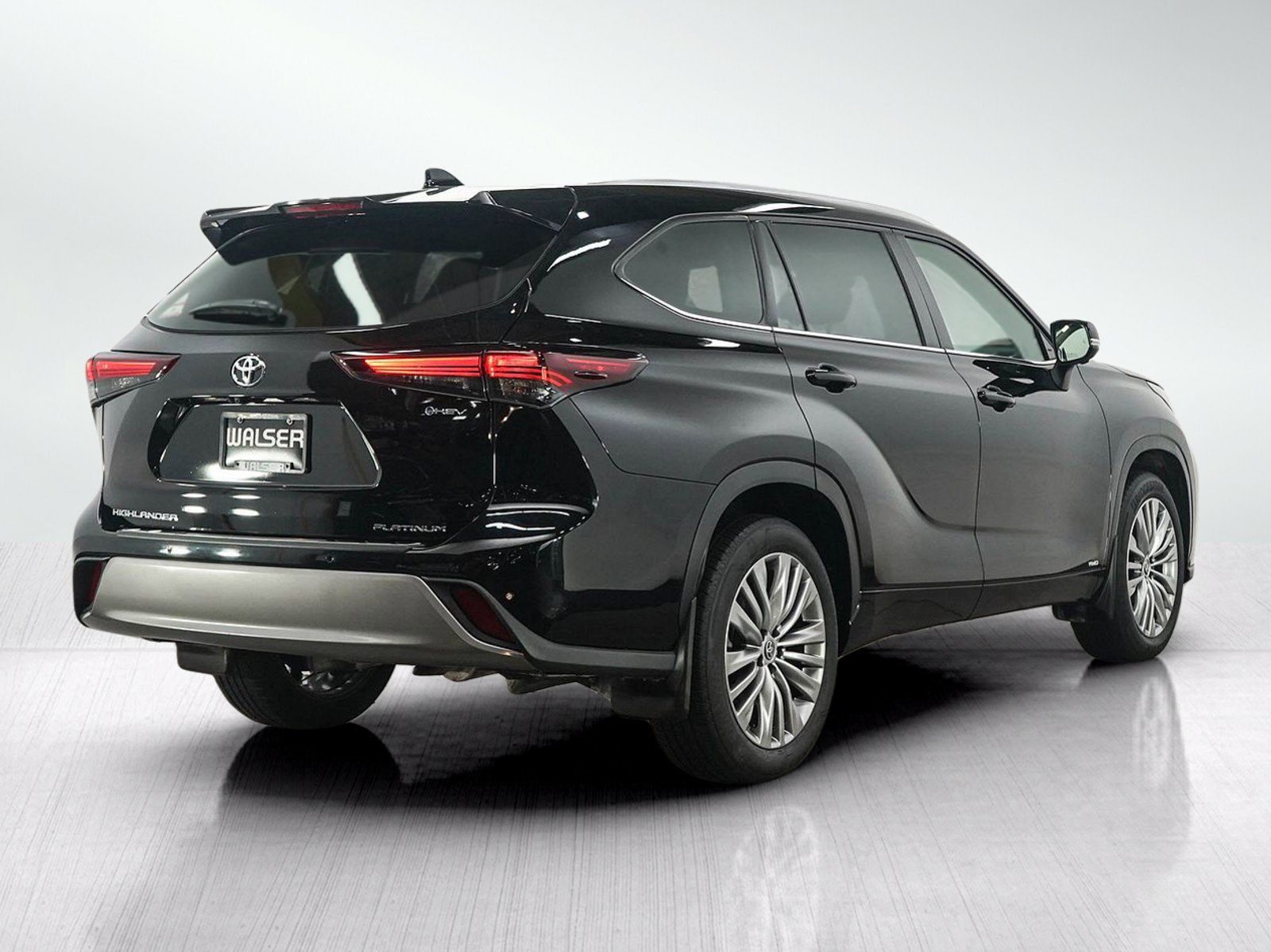 Used 2025 Toyota Highlander Platinum AWD/4WD image 5