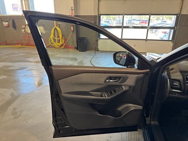 Certified 2023 Nissan Rogue SV AWD/4WD image 7