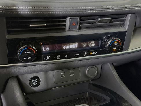 Used 2025 Nissan Rogue SV FWD image 19