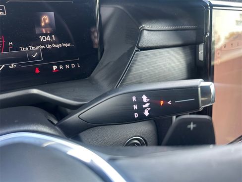 Used 2025 GMC Acadia Elevation image 32