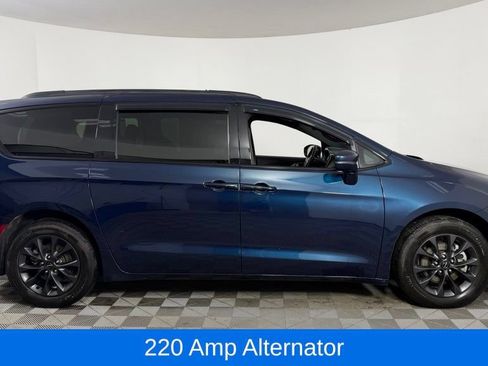 Used 2021 Chrysler Pacifica Touring-L w/ S Appearance Package FWD image 9