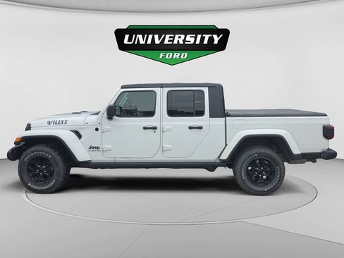 Used 2021 Jeep Gladiator Willys AWD/4WD image 3