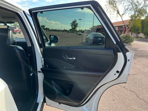 Used 2023 Nissan Pathfinder SL AWD/4WD image 18