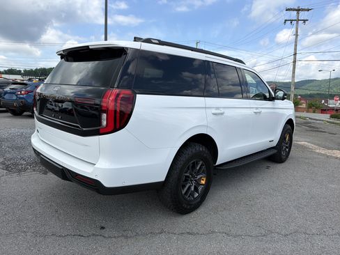 Used 2025 Ford Expedition Tremor AWD/4WD image 4