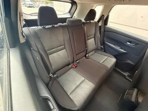 Used 2025 Nissan Rogue SV FWD image 34