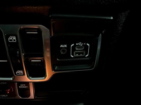 Used 2024 Jeep Wrangler Willys AWD/4WD image 26