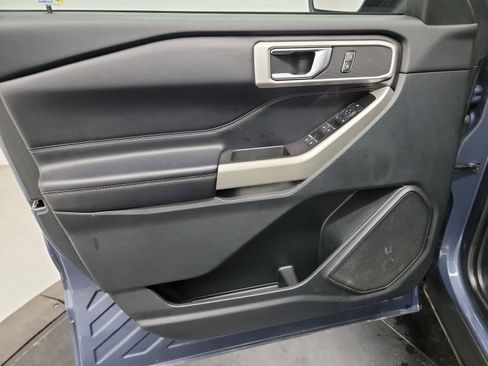 Used 2021 Ford Explorer XLT w/ Equipment Group 202A AWD/4WD image 13