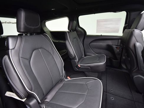 New 2026 Chrysler Pacifica Limited image 20
