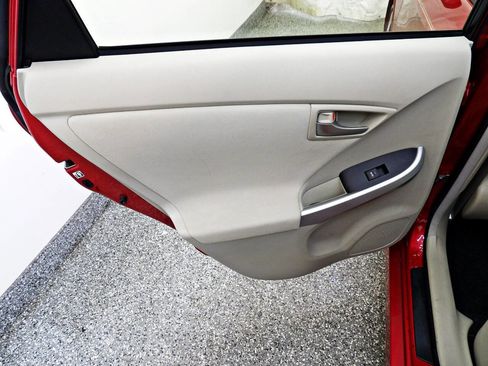 Used 2013 Toyota Prius Two image 9
