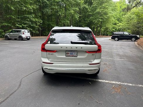 Used 2022 Volvo XC60 B5 Inscription w/ Advanced Package FWD image 5