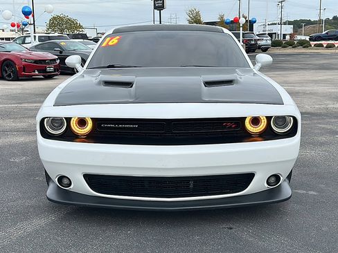 Used 2016 Dodge Challenger R/T Scat Pack w/ Leather Interior Group image 11