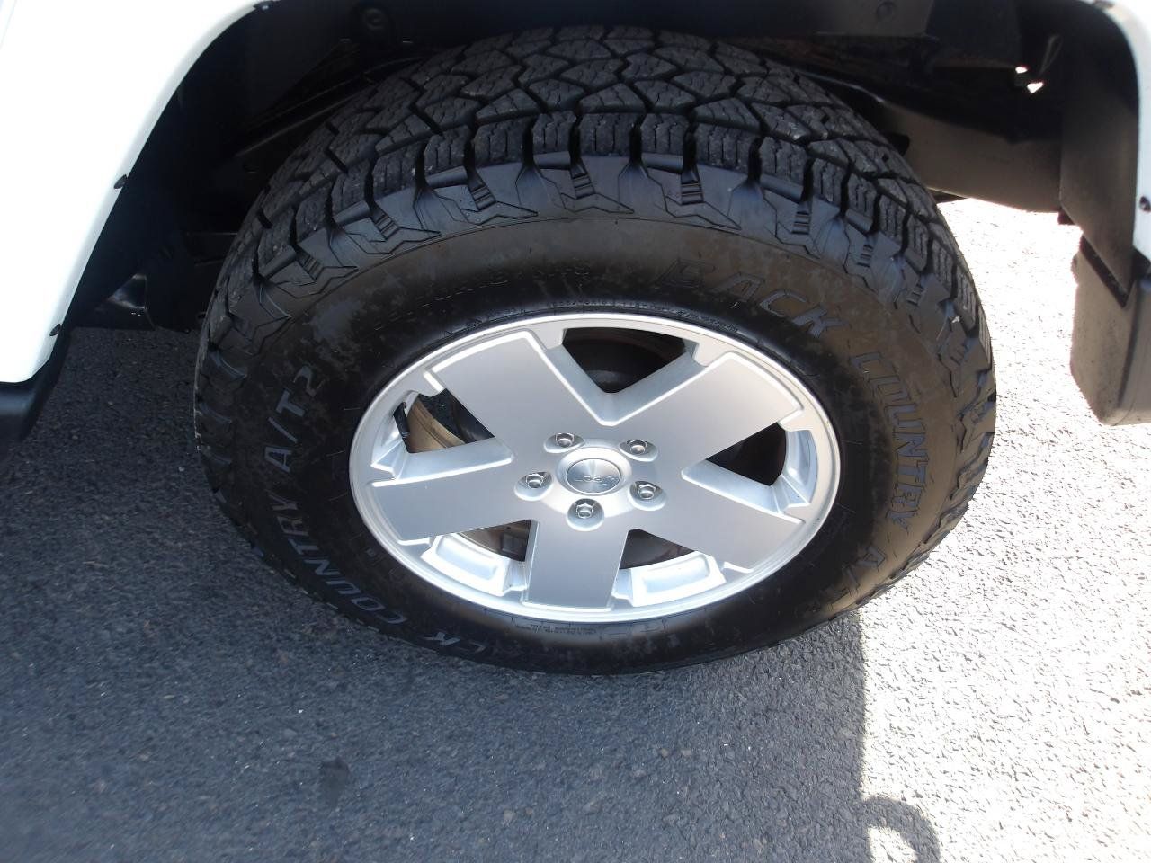 Used 2012 Jeep Wrangler Unlimited Sahara w/ Connectivity Group AWD/4WD image 24