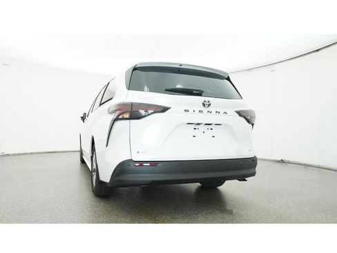 New 2026 Toyota Sienna XLE image 22