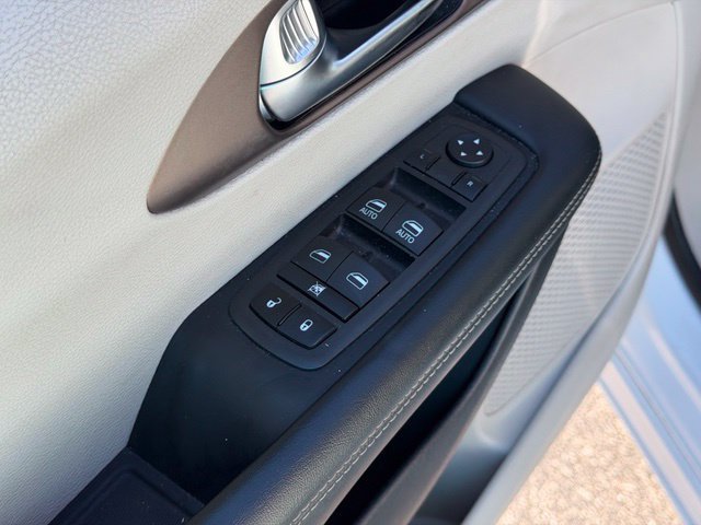 Used 2023 Chrysler Voyager LX FWD image 20