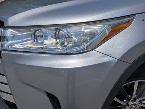 Used 2018 Toyota Highlander XLE FWD image 6
