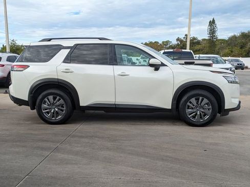 Used 2022 Nissan Pathfinder SV image 4