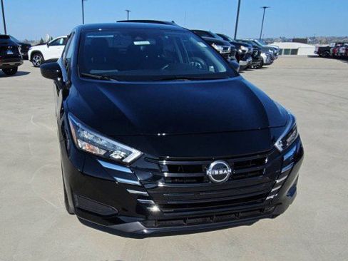Used 2025 Nissan Versa SV FWD image 3