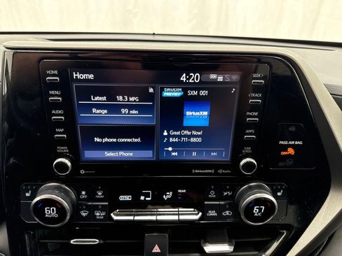 Used 2022 Toyota Highlander XLE image 22