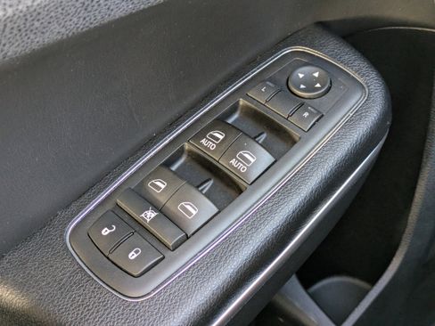 Used 2016 Chrysler 300 Limited image 18