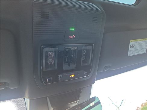 New 2025 Volkswagen Tiguan SE R-Line image 19