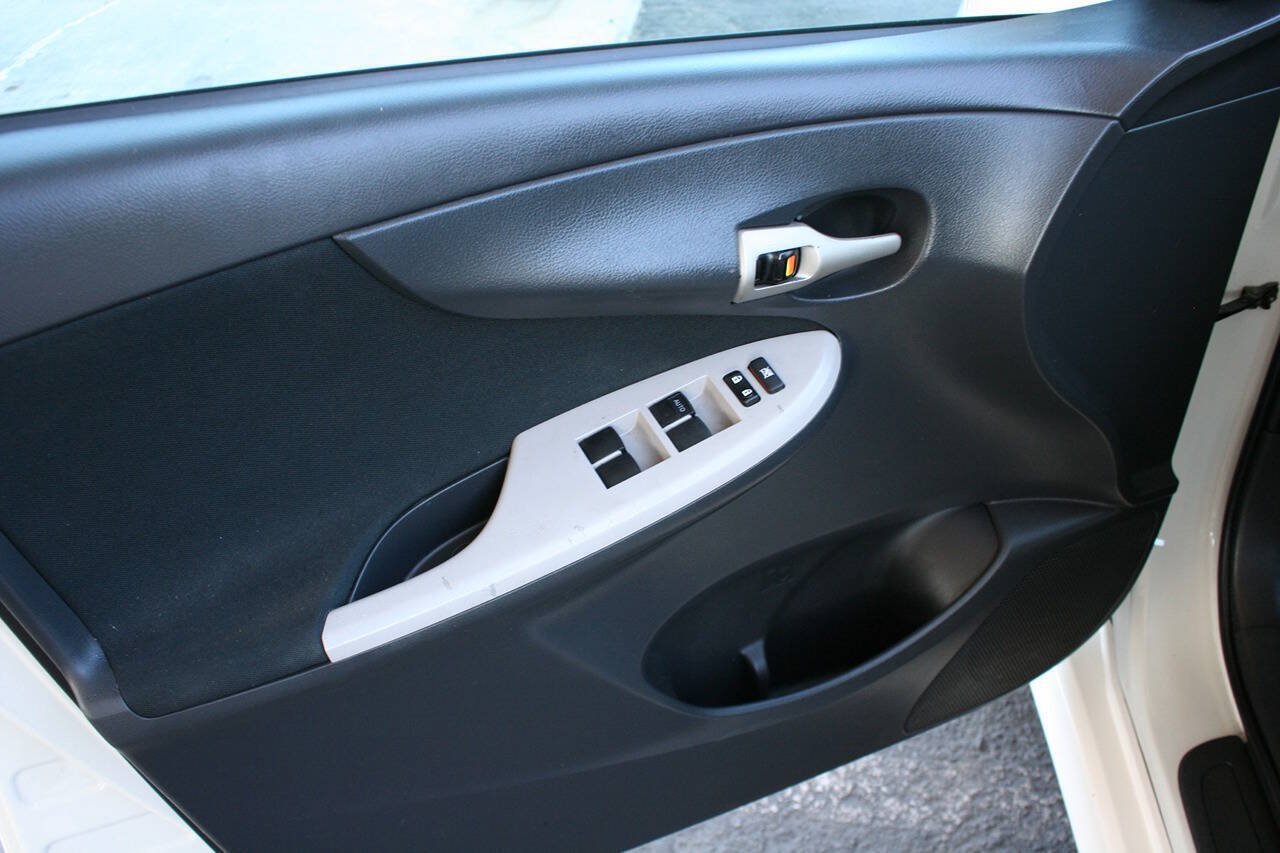 Used 2013 Toyota Corolla S FWD image 15