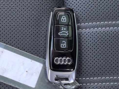 Used 2024 Audi Q8 e-tron Prestige image 37