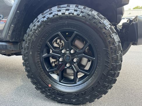 Used 2025 Jeep Wrangler Willys AWD/4WD image 13