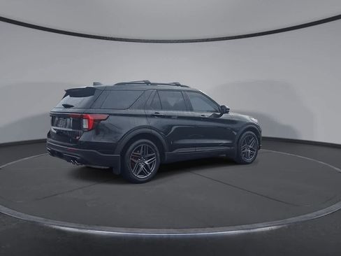 Certified 2025 Ford Explorer ST image 8
