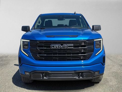 Used 2022 GMC Sierra 1500 Elevation w/ LPO, Elevation Black Package AWD/4WD image 8