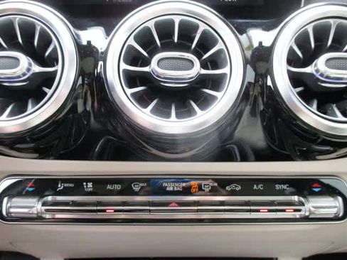 Used 2021 Mercedes-Benz GLA 250 4MATIC image 37