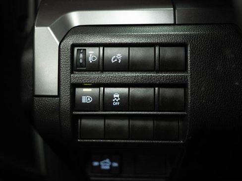 Used 2025 Toyota Tacoma SR5 AWD/4WD image 27