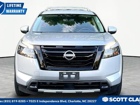 Used 2023 Nissan Pathfinder SL w/ Black Appearance Package AWD/4WD image 2
