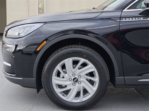 New 2026 Lincoln Corsair Premiere image 9