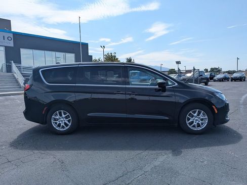 Used 2024 Chrysler Voyager LX FWD image 2
