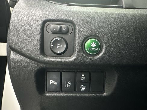 Used 2018 Honda Pilot Touring image 35