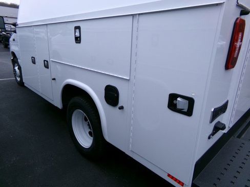New 2027 Ford E-350 and Econoline 350 Super Duty w/ Power Equipment Group RWD image 6