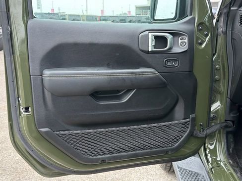 Used 2022 Jeep Wrangler Unlimited Sahara w/ Cold Weather Group AWD/4WD image 10